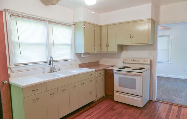 2 beds, 1 bath, $1,695