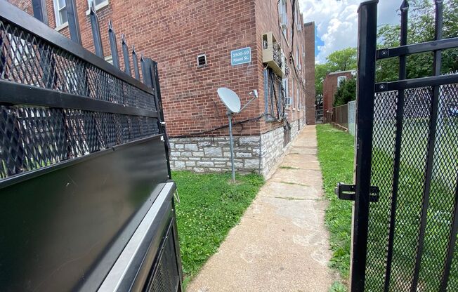 Studio, 1 bath, 400 sqft, $790, Unit 206
