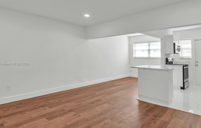 Duplex NE 1st Ave