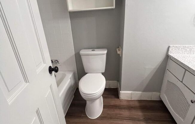 2 beds, 2 baths, 925 sqft, $1,300, Unit 203