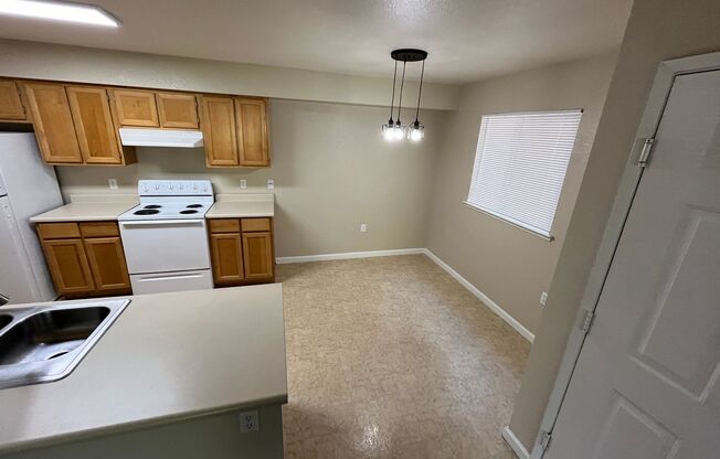 2 beds, 1 bath, 848 sqft, $1,900, Unit 1706