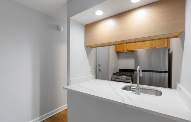 Studio, 1 bath, 320 sqft, $1,425, Unit 337