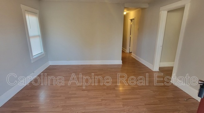 3 beds, 2 baths, 936 sqft, $1,350