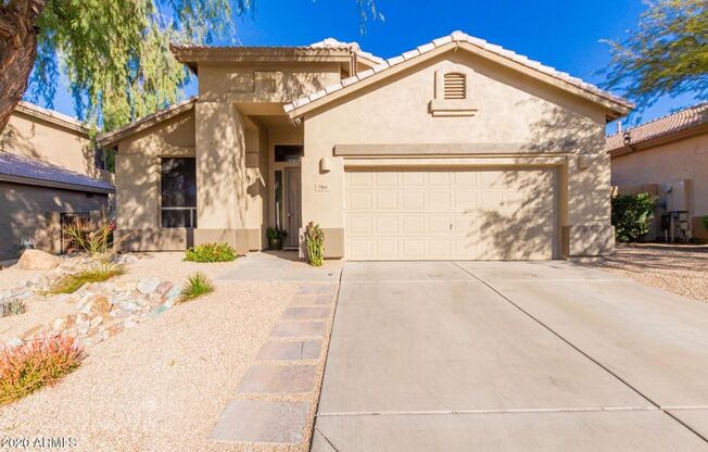 Grayhawk. Single story, 3 bed, pool, solar panels, Pool and Landscaping service included
