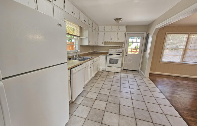 605 GRN ACRES RD SE
