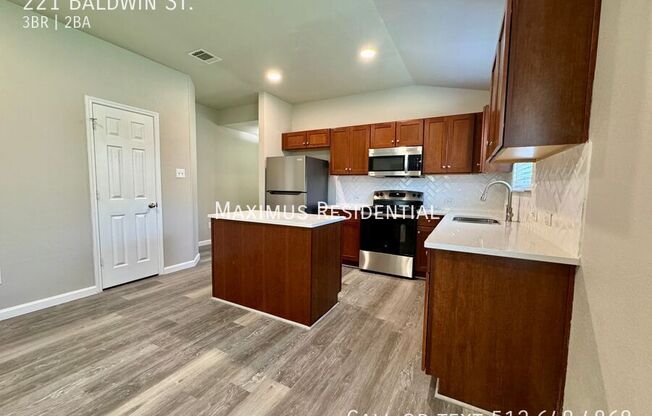 221 BALDWIN ST