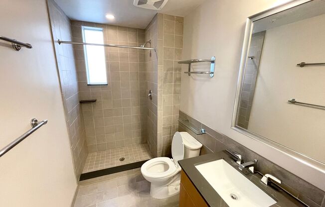 2 beds, 1 bath, $4,350, Unit 409