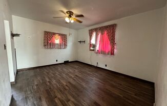 3 beds, 1.5 baths, $1,250