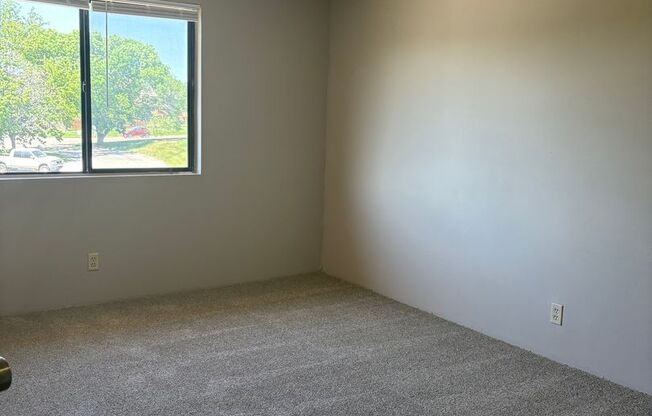 1 bed, 1 bath, 750 sqft, $900, Unit #35