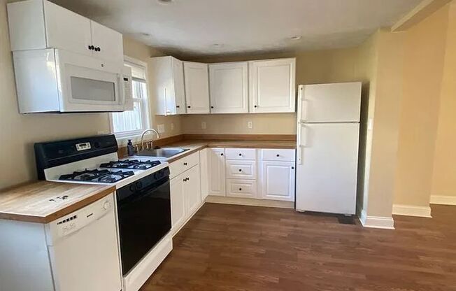 Beautiful Mt Washington 2 Bed Townhouse Available in June!
