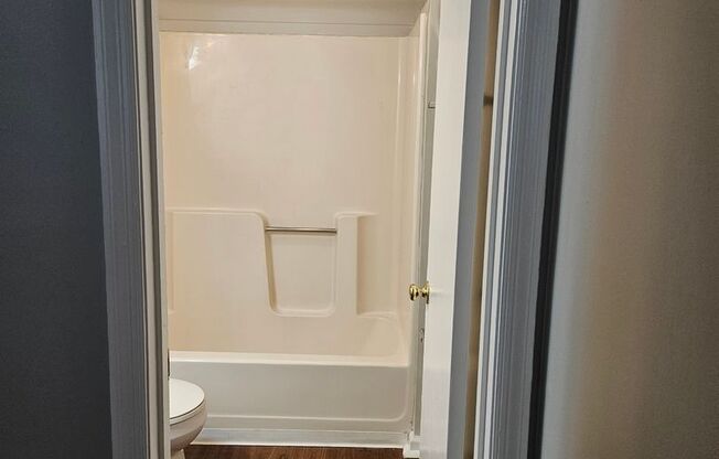 1 bed, 1 bath, 579 sqft, $924, Unit 5