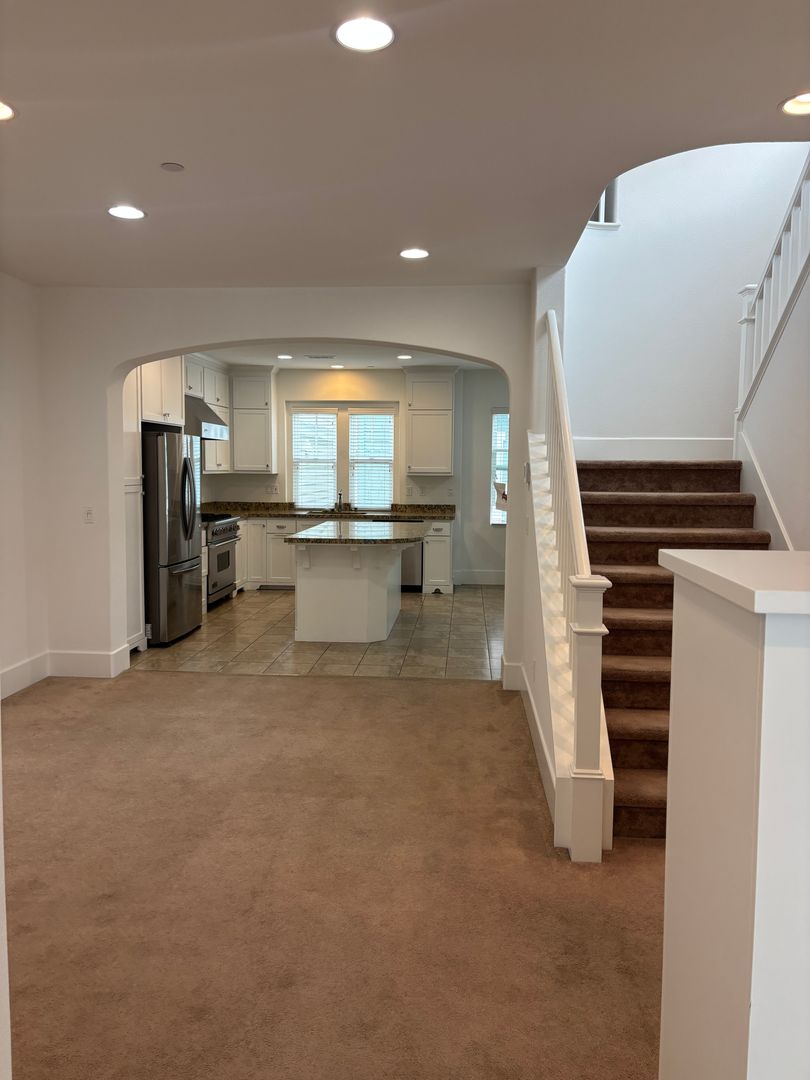 Pet Friendly 4 bed 3.5 bath home *AVAILABLE NOW*