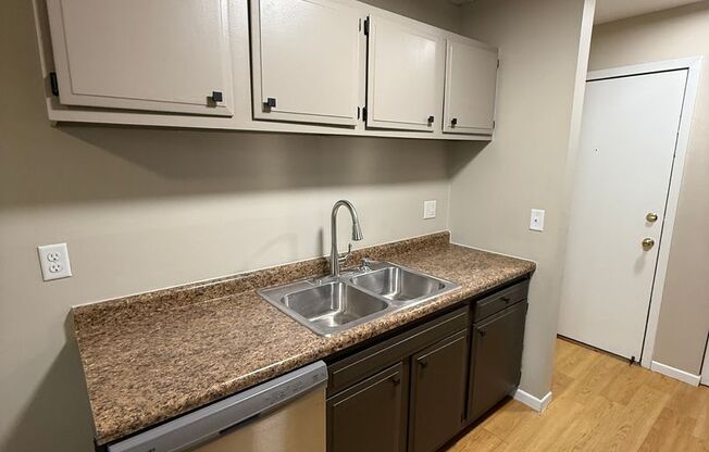 2 beds, 1 bath, 875 sqft, $1,445, Unit 241-307