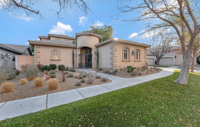 Queensridge Beauty - 5 bedroom on a 1/4+ acre lot