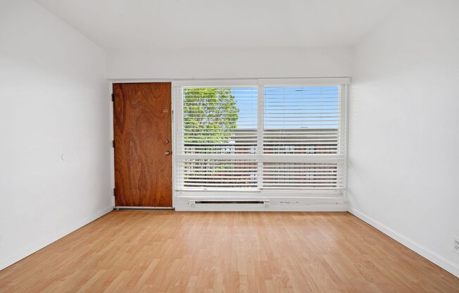 Studio, 1 bath, 355 sqft, $1,275, Unit 301
