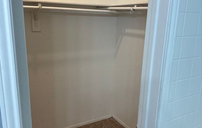 1 bed, 1 bath, 470 sqft, $745, Unit 911