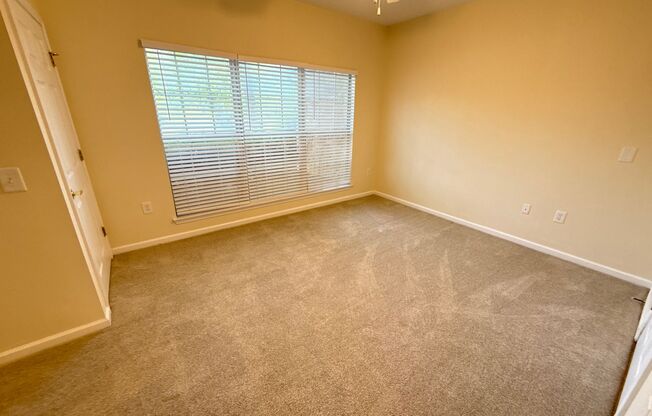 2 beds, 2 baths, $1,300, Unit 2104 Claridge Dr