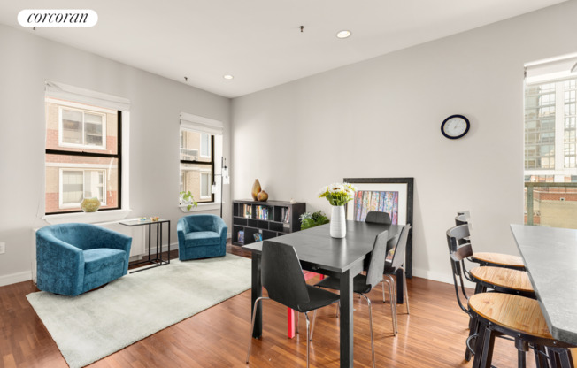 552 W 43 ST