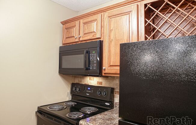 1 bed, 1 bath, 625 sqft, $845, Unit 4320 Westbrook Drive Apt 1