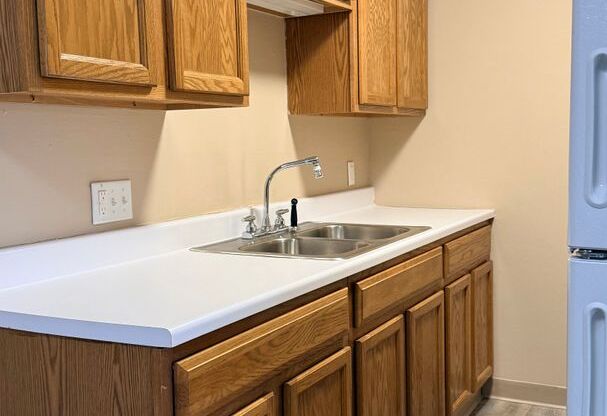 2 beds, 1 bath, 880 sqft, $795