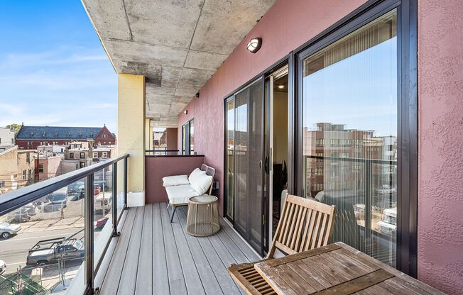 Studio, 1 bath, 398 sqft, $1,350, Unit 504