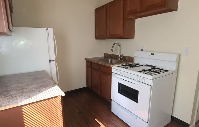 1 bed, 1 bath, 1 sqft, $725, Unit CAN - J