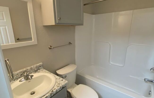 2 beds, 2 baths, 856 sqft, $920, Unit 2827-1811