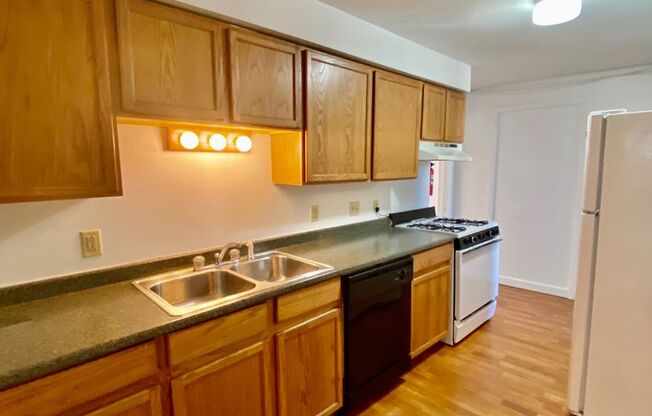 2 beds, 1 bath, 850 sqft, $1,250, Unit 404