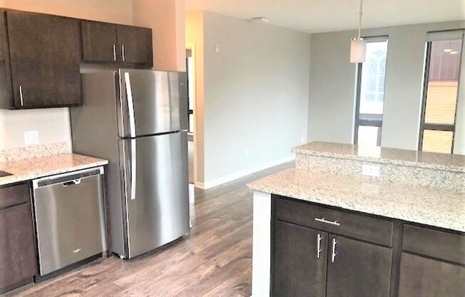 1 bed, 1 bath, 698 sqft, $1,425, Unit 301