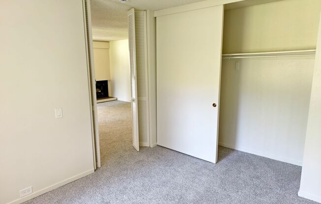 2 beds, 1 bath, 923 sqft, $1,855, Unit 140126