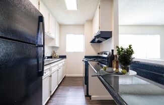 1 bed, 1 bath, 700 sqft, $1,900, Unit 4949-27