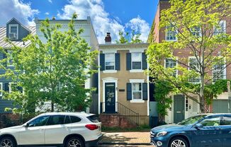 Glamorous Georgetown 2 Bedroom Historic Row Home with Patio