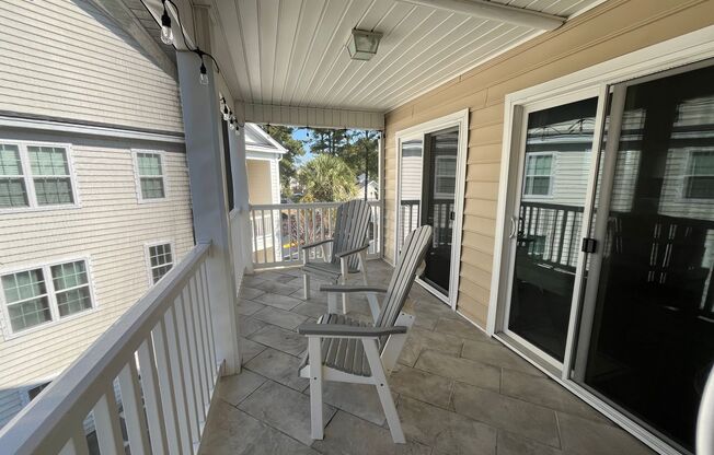 2 beds, 2 baths, $1,395, Unit Unit #303