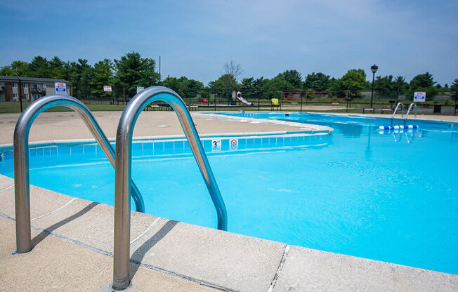 Swimming Pool With Relaxing Sundecks at Pickwick Farms Apartments, Indiana