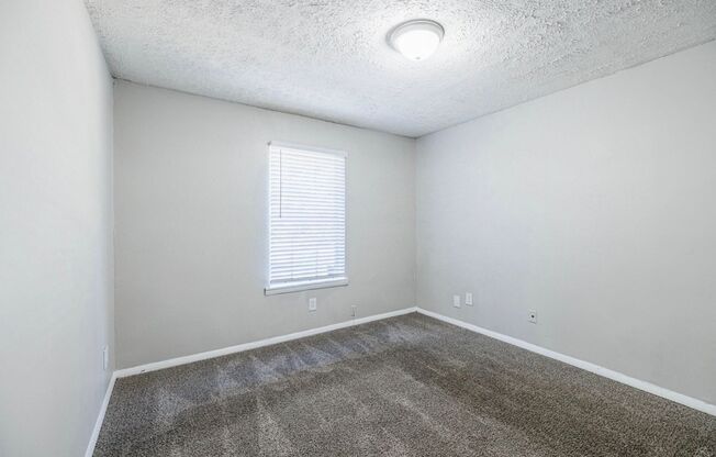 3 beds, 2 baths, 1,017 sqft, $1,395, Unit J129