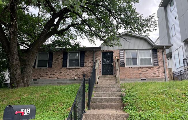 3 Bed/ 1 Bath House in Edgehill only minutes to Belmont...12th South...Vandy and Downtown