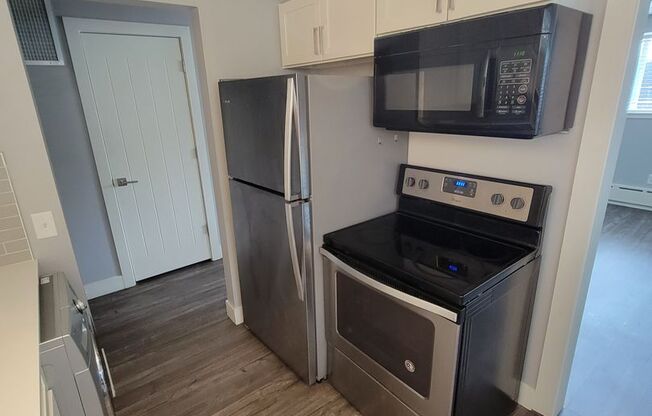 1 bed, 1 bath, 675 sqft, $1,195, Unit 14