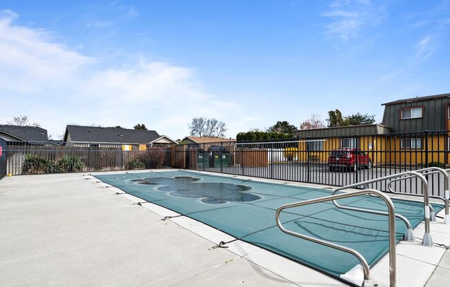 2 beds, 1 bath, 775 sqft, $1,304