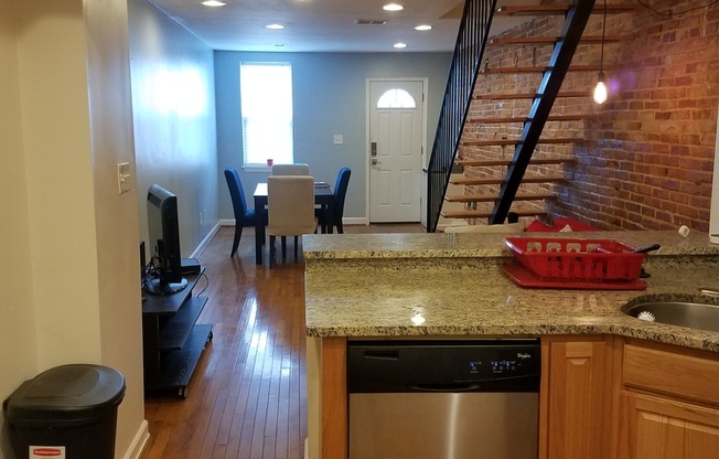 Charming 2Bedroom/1.5Bath Townhome in Upper Fells Point!