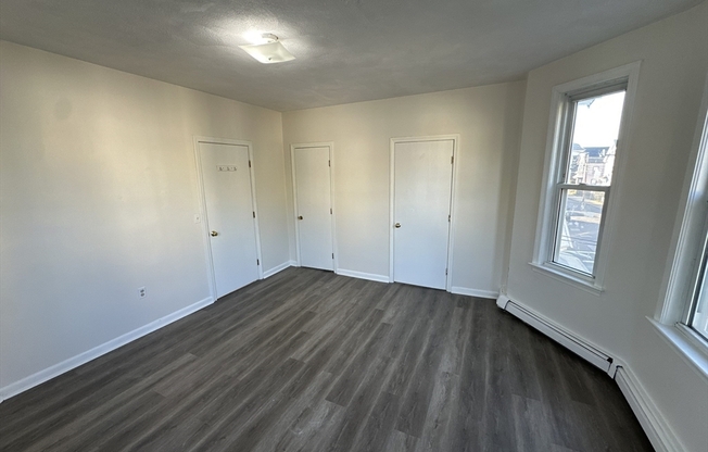 2 beds, 1 bath, $2,400, Unit 2