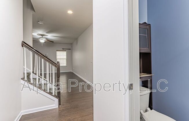 202 ALDERSIDE PL