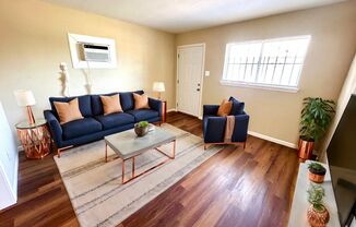 **MOVE-IN SPECIAL** AVAILABLE NOW! 2 Bedroom / 1 Bath Duplex Near Downtown!