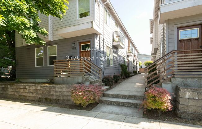 2 beds, 1.5 baths, $1,949, Unit 7712 SE Washington Street