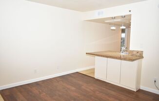 2 beds, 1 bath, $2,200, Unit UNIT 909