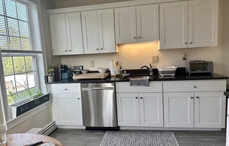 3 beds, 1 bath, 900 sqft, $3,200, Unit 3