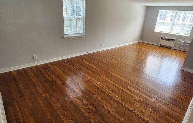 2 beds, 1 bath, 897 sqft, $2,265, Unit A-05