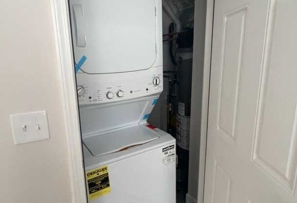 2 beds, 2 baths, $1,925, Unit 3R