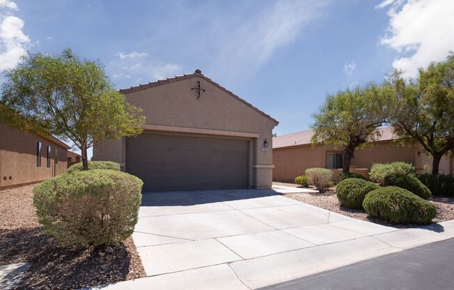 Single story home in guard gated community of Stallion Mountain