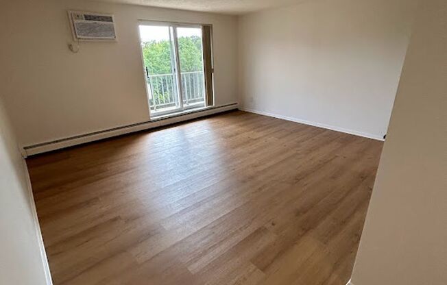 1 bed, 1 bath, 720 sqft, $1,200, Unit 709