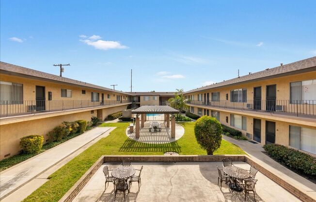 LA GRANADA APARTMENTS